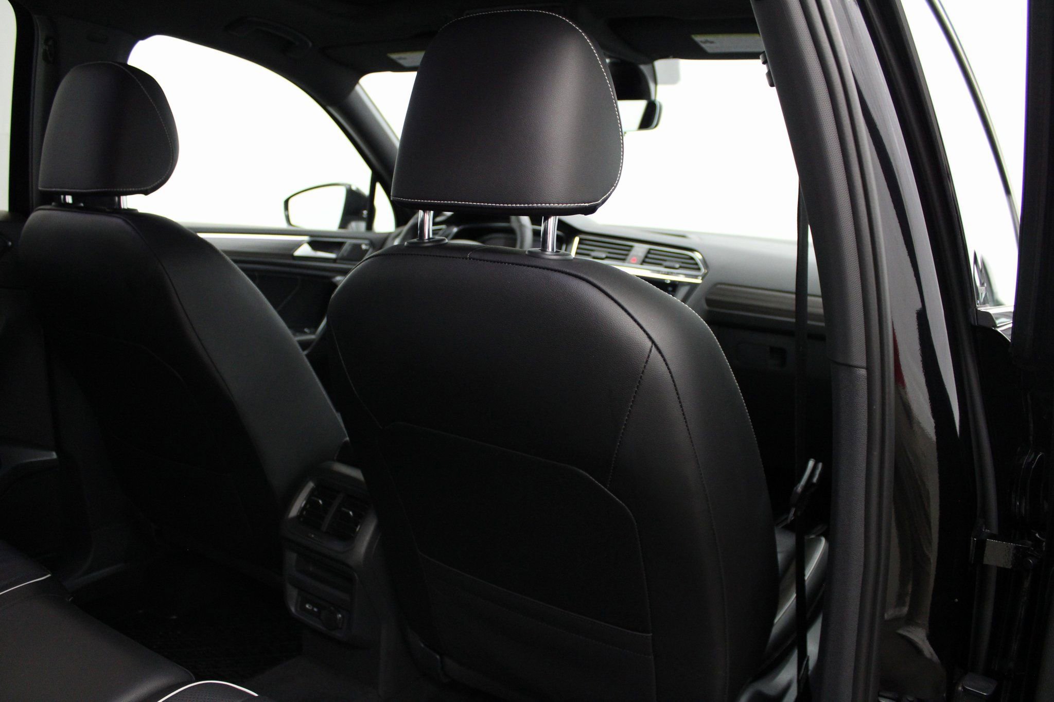 Used 2022 Volkswagen Tiguan SEL R-Line image 27