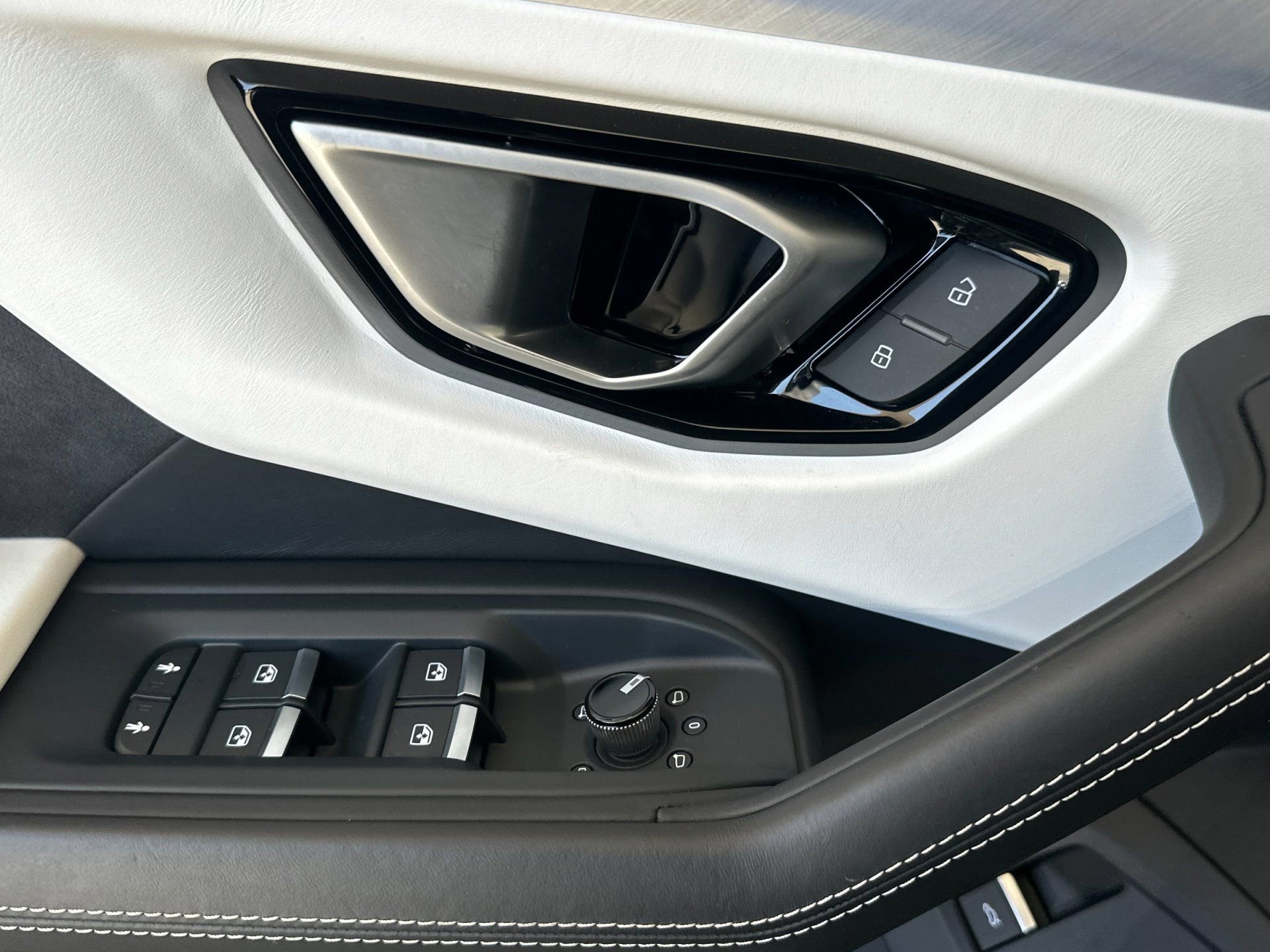 Used 2020 Lamborghini Urus image 15