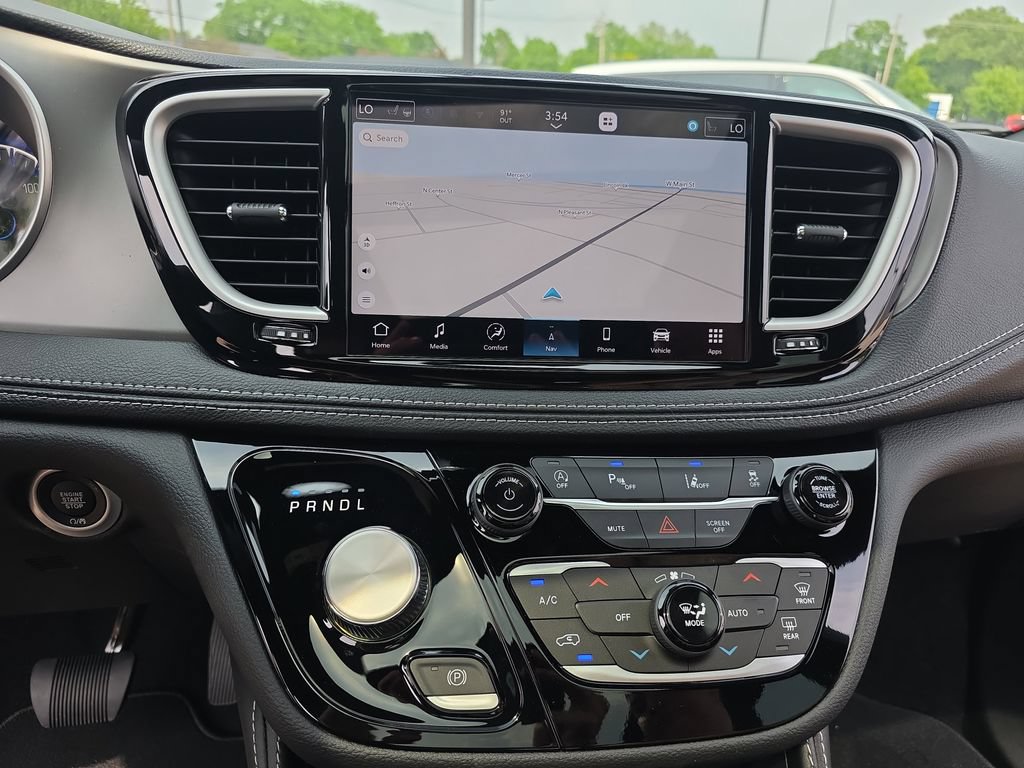 New 2027 Chrysler Pacifica Limited AWD/4WD image 22
