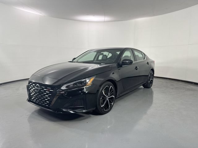 Used 2024 Nissan Altima 2.5 SR FWD image 2