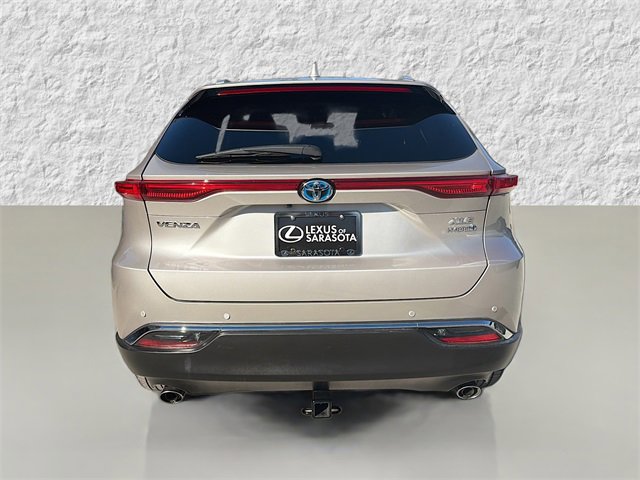 Used 2022 Toyota Venza XLE image 4