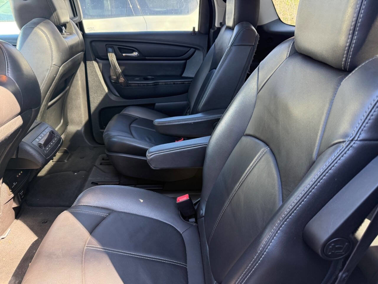 Used 2015 GMC Acadia SLT image 15