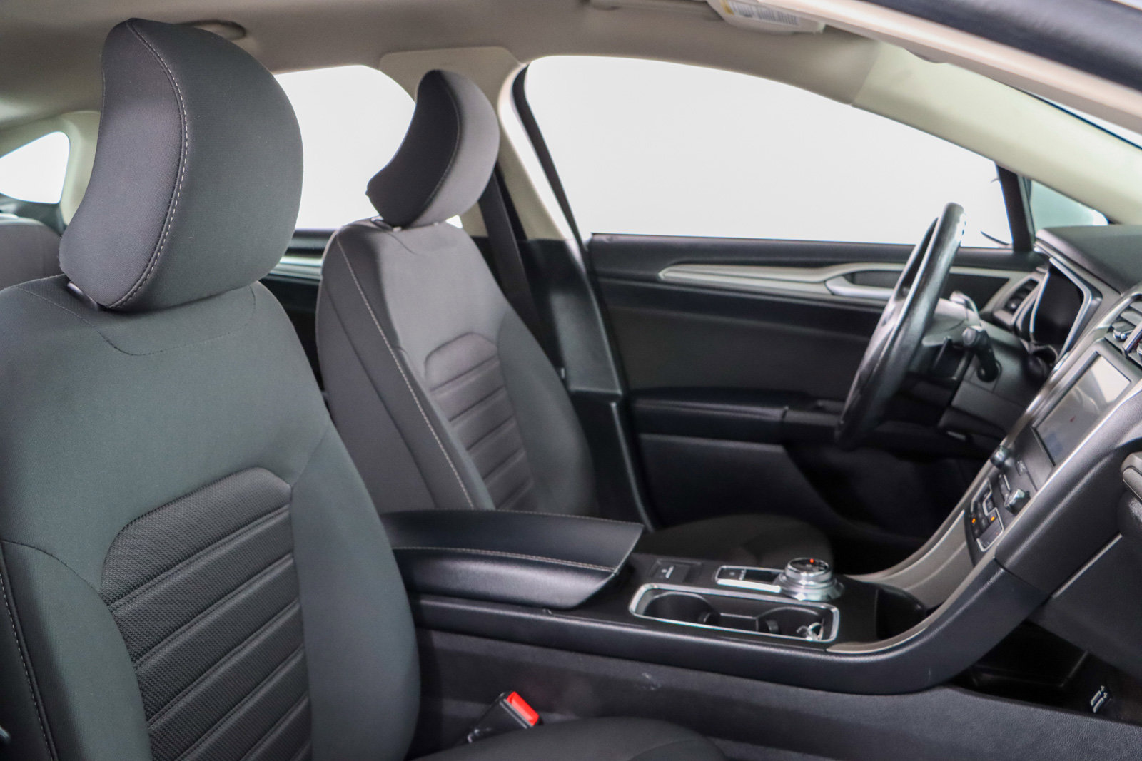 Used 2019 Ford Fusion SE image 26