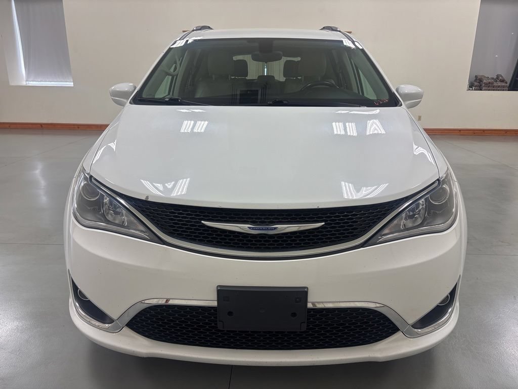 Used 2018 Chrysler Pacifica Touring-L w/ Tire & Wheel Group FWD image 3