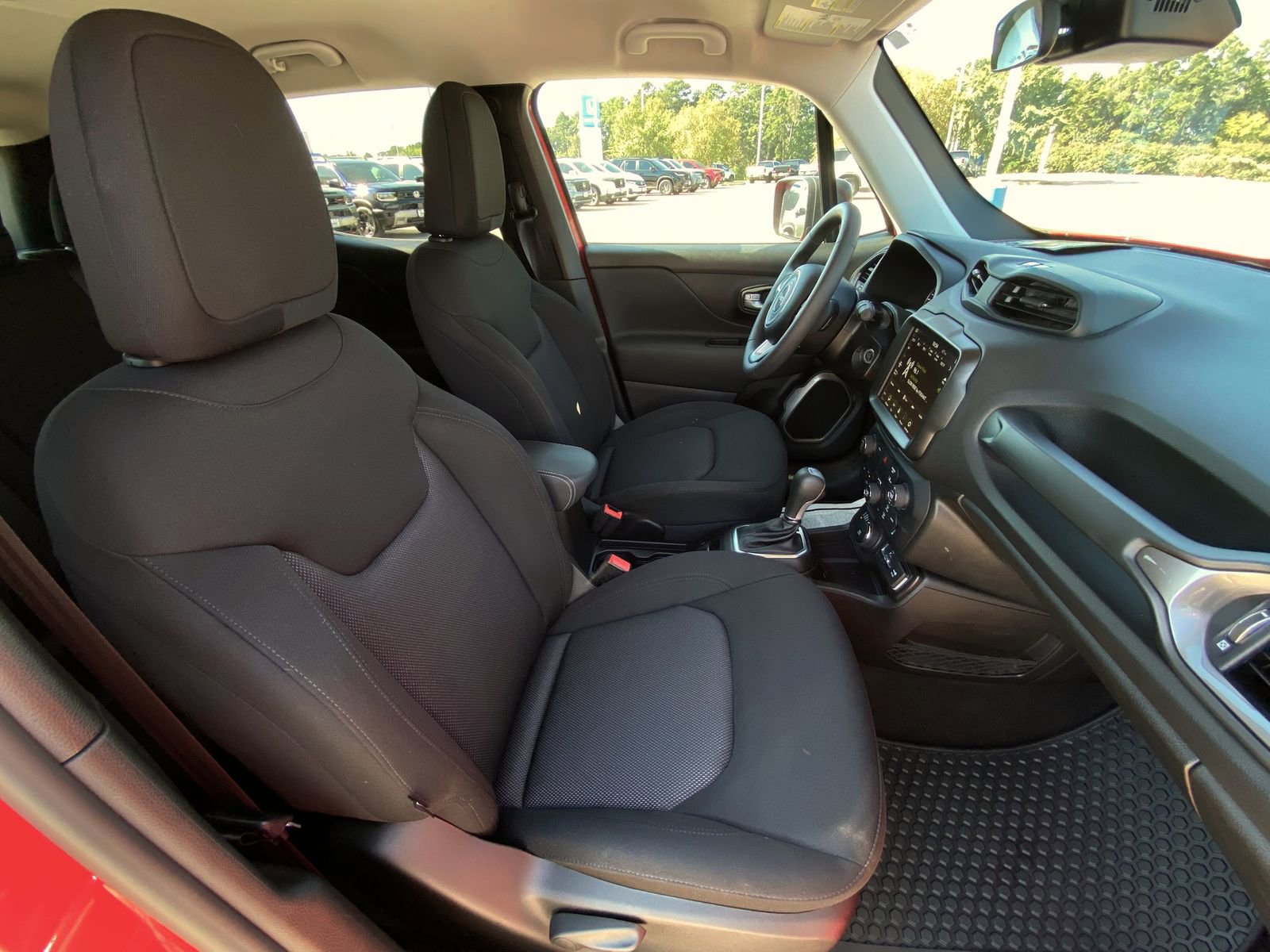 Used 2023 Jeep Renegade Latitude image 13