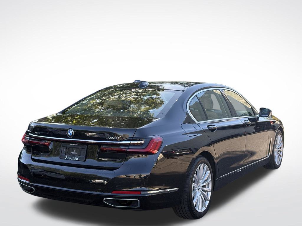 Used 2020 BMW 740i xDrive w/ Premium Package AWD/4WD image 4