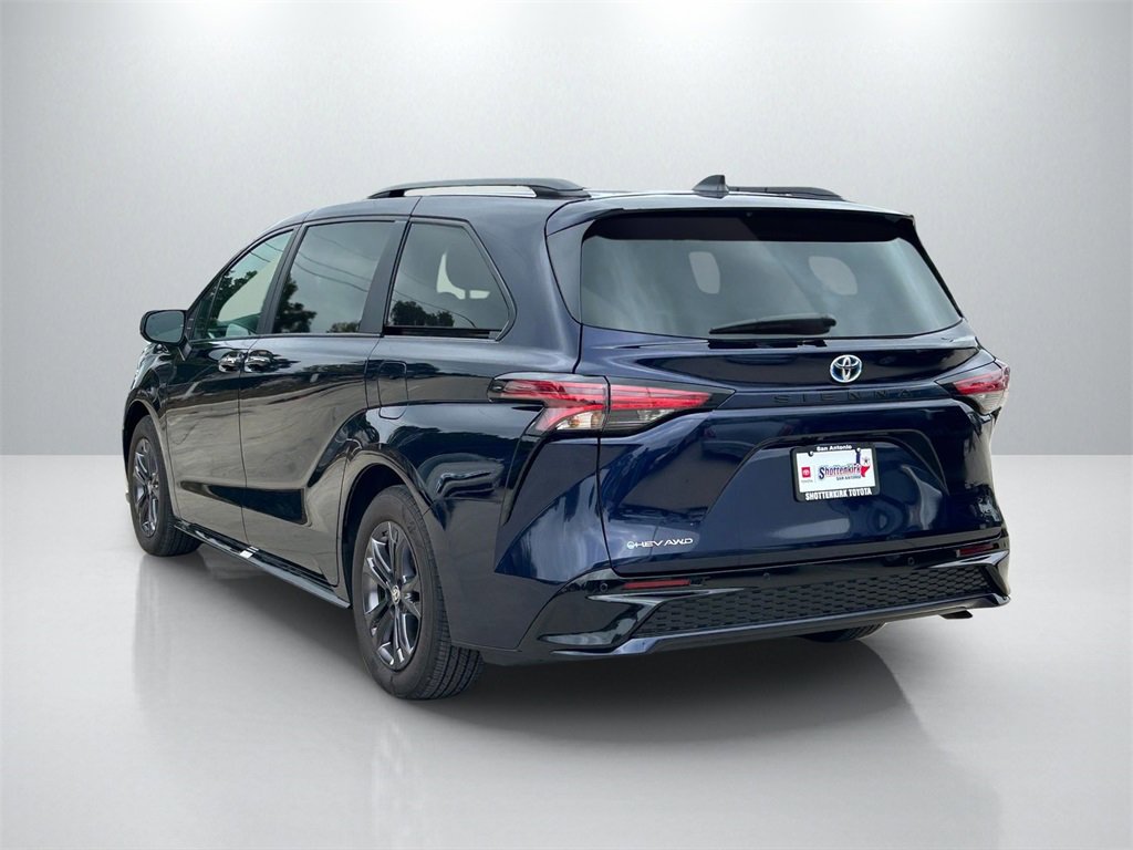 Used 2025 Toyota Sienna XSE image 7