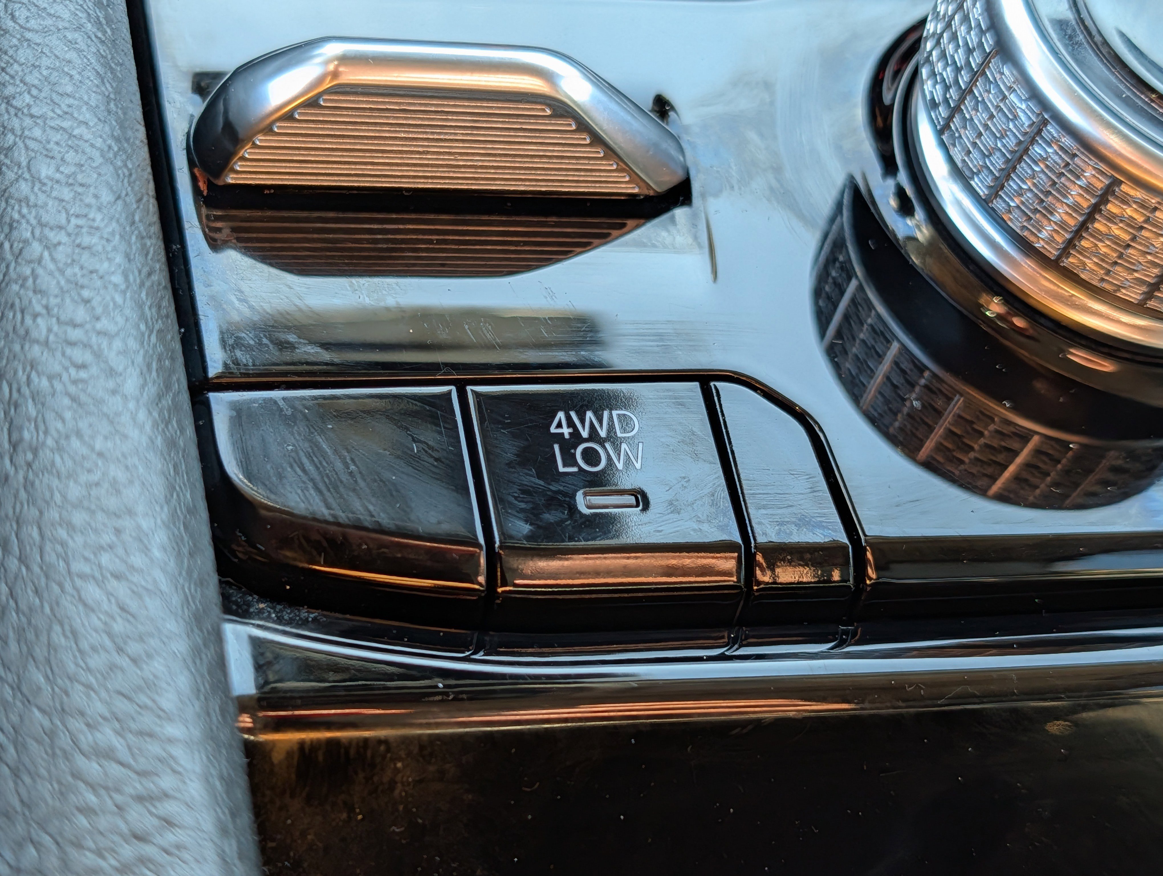 Used 2022 Jeep Grand Cherokee 4WD w/ Luxury Tech Group II image 32