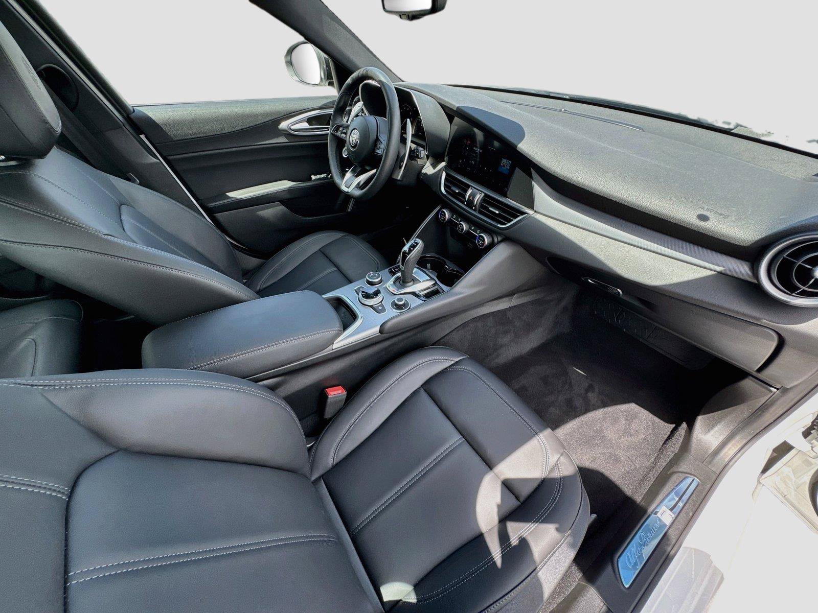 Used 2025 Alfa Romeo Giulia w/ Driving Assist Package RWD image 15