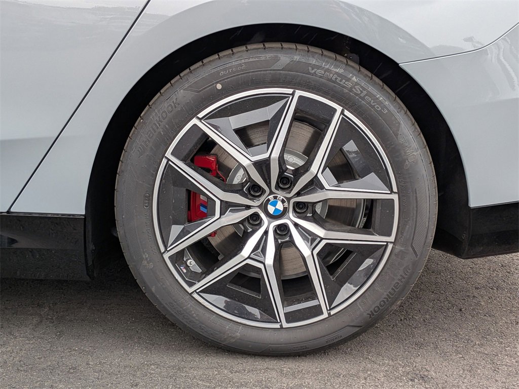 New 2025 BMW i5 M60 image 32