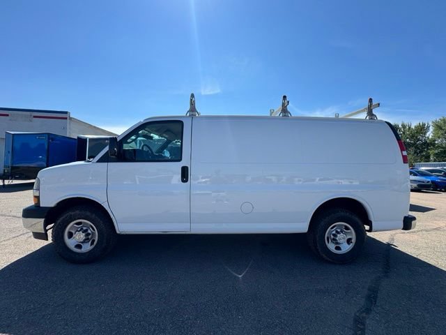 Used 2020 Chevrolet Express 3500 w/ Driver Convenience Package RWD image 4