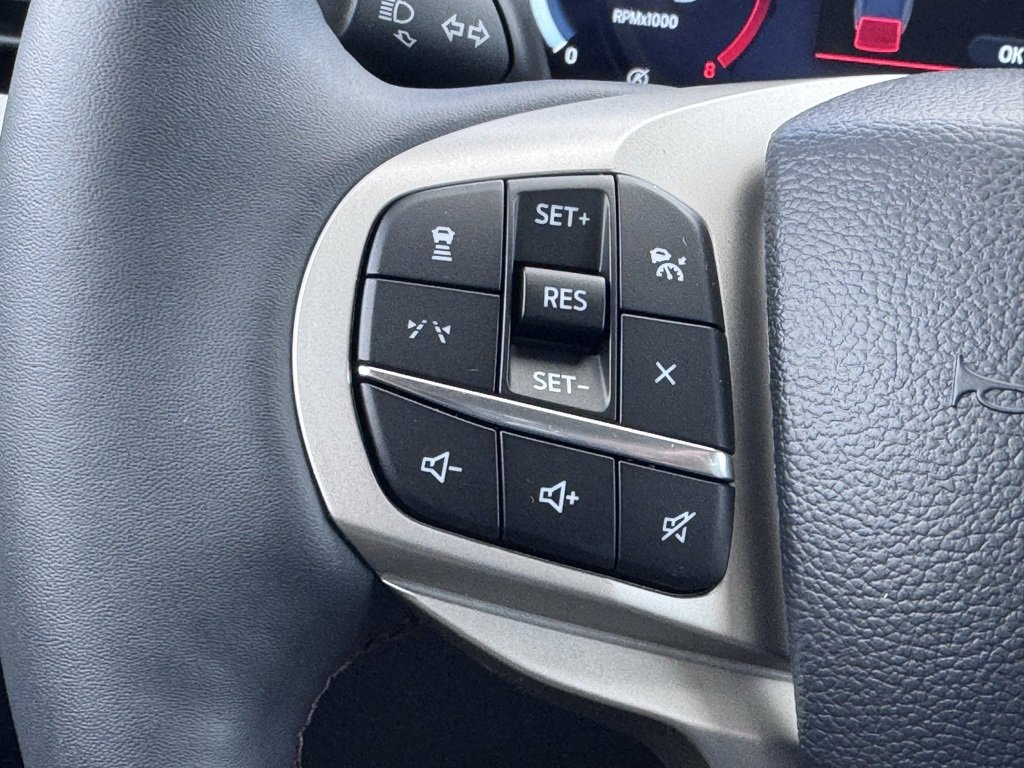 Used 2025 Ford Explorer Active w/ Active Comfort Package image 8