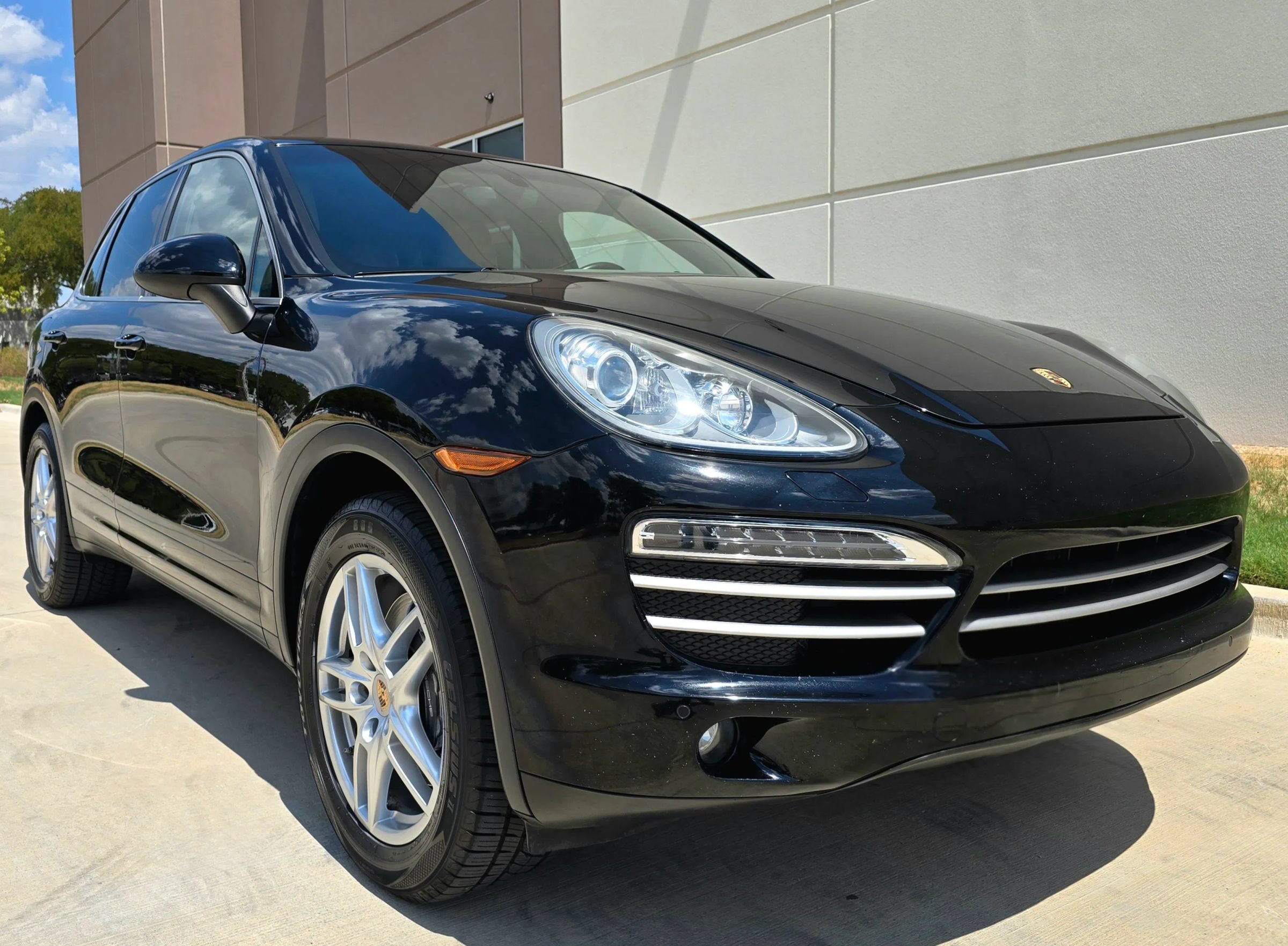 Used 2014 Porsche Cayenne Platinum Edition AWD/4WD image 4