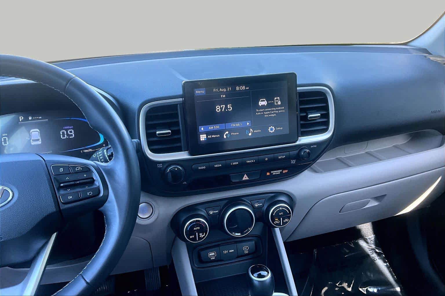 Used 2024 Hyundai Venue SEL FWD image 7