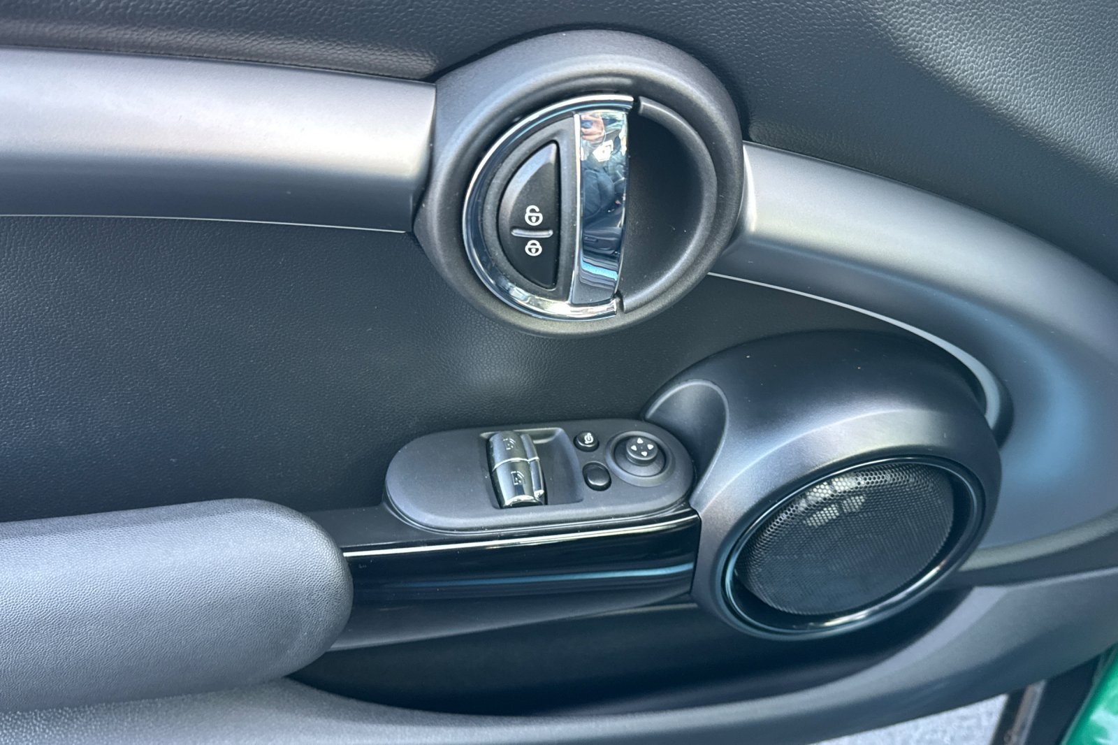 Used 2024 MINI Cooper SE FWD image 11