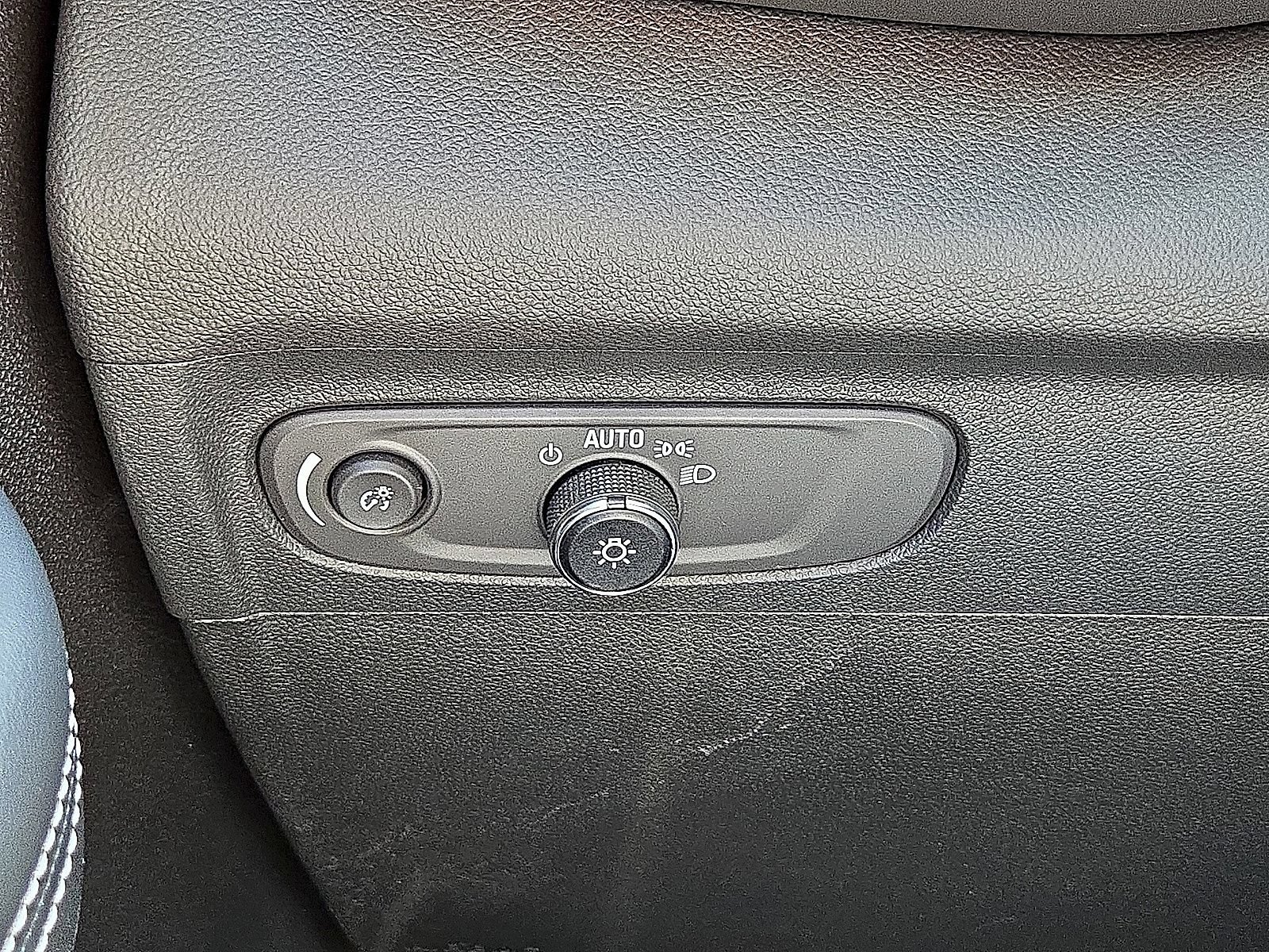 Used 2023 Buick Envision Essence AWD/4WD image 25