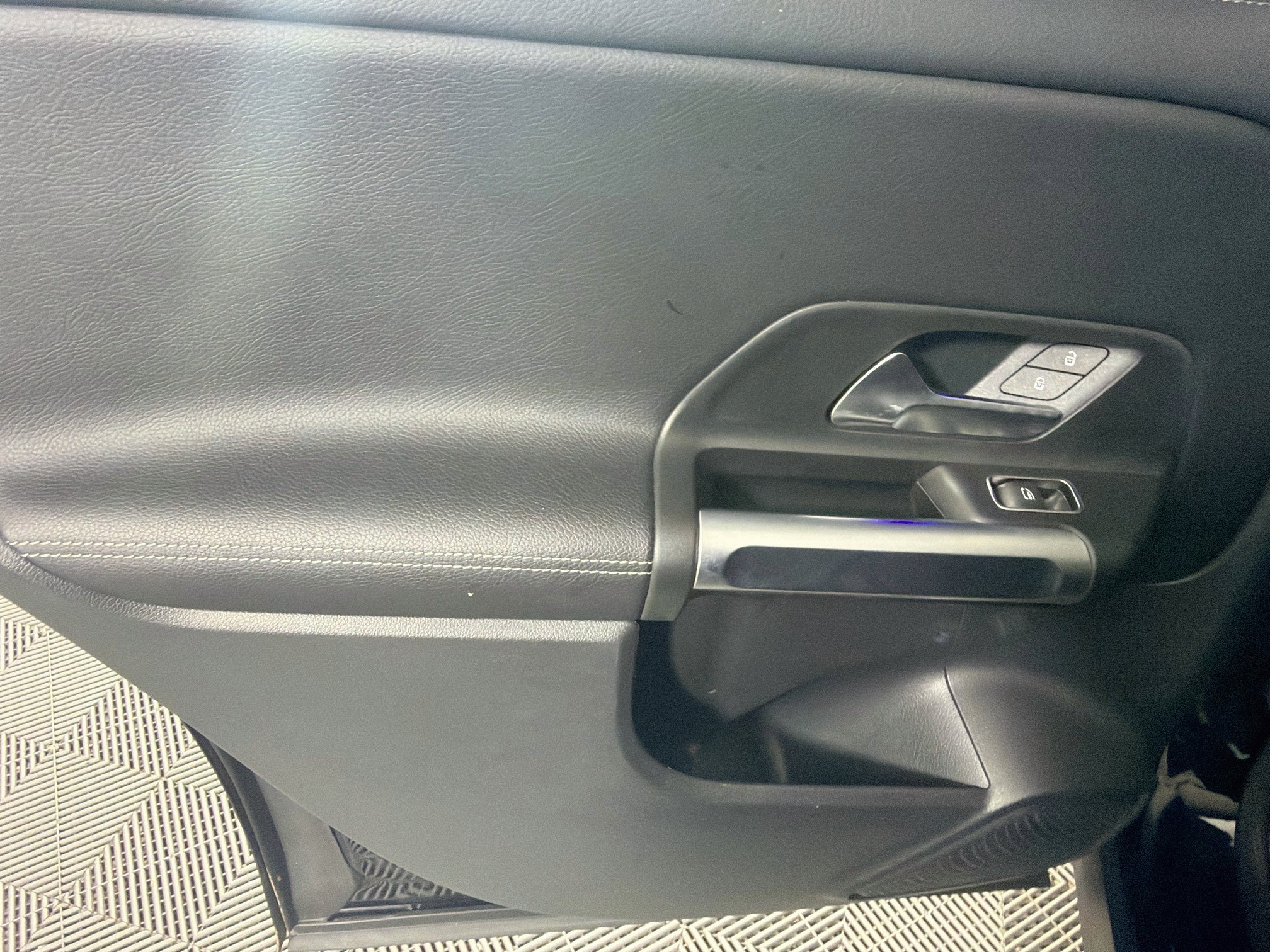Used 2025 Mercedes-Benz GLB 250 image 25