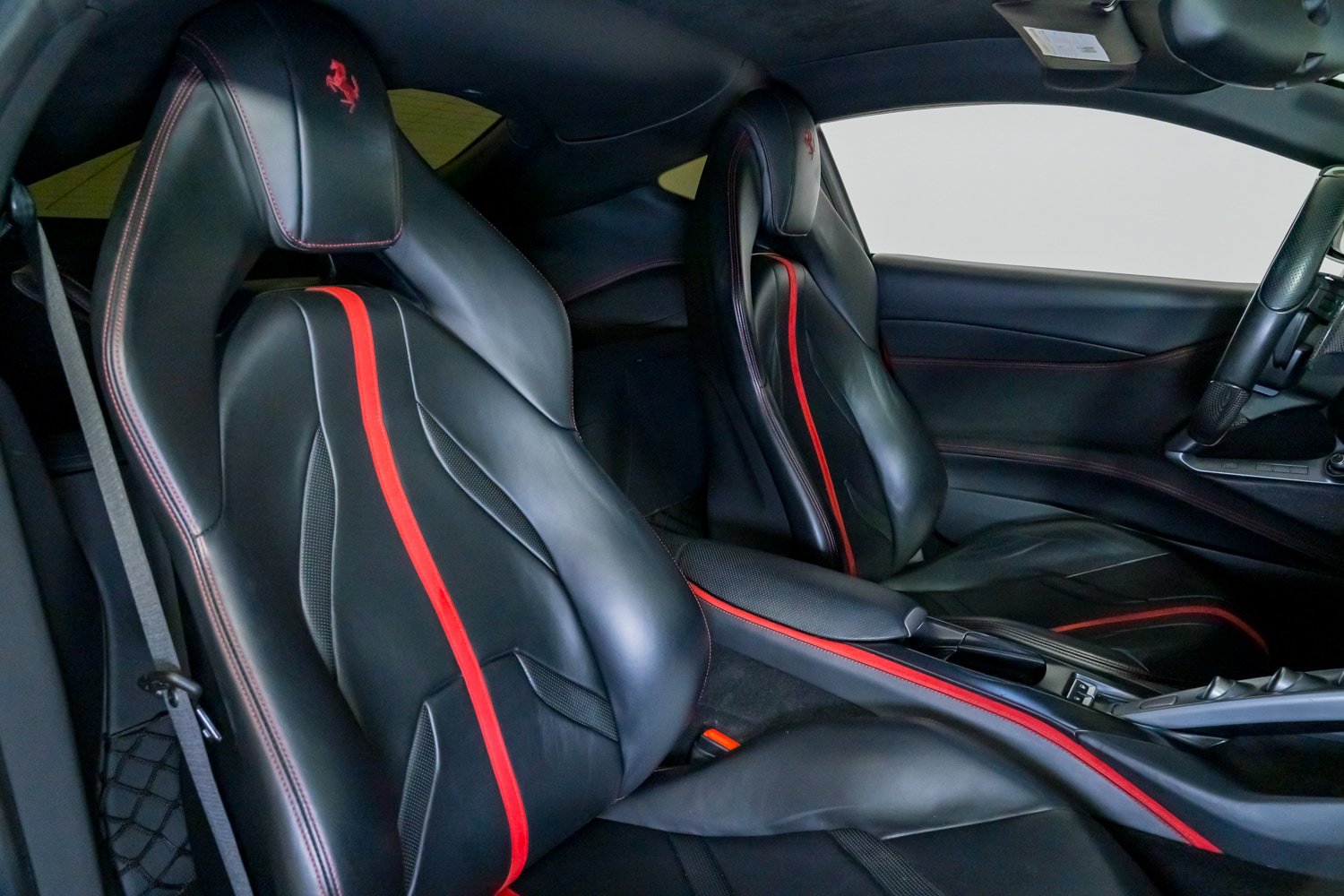 Used 2018 Ferrari 812 Superfast RWD image 28