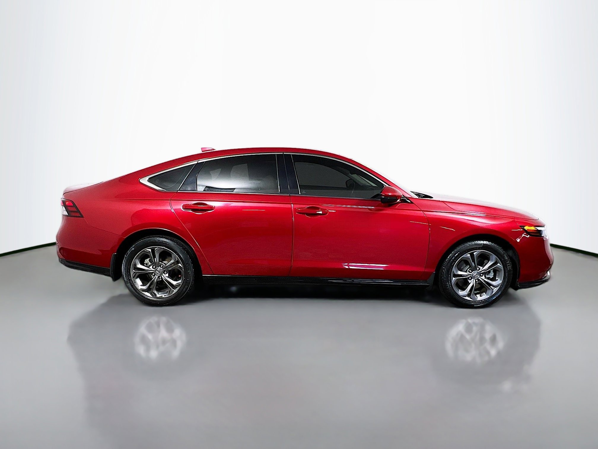 Used 2023 Honda Accord EX-L image 3