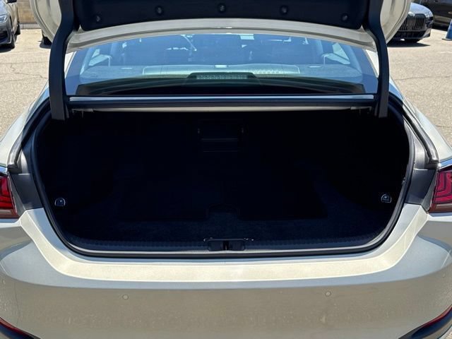 Used 2022 Lexus ES 300h w/ Premium Package FWD image 16