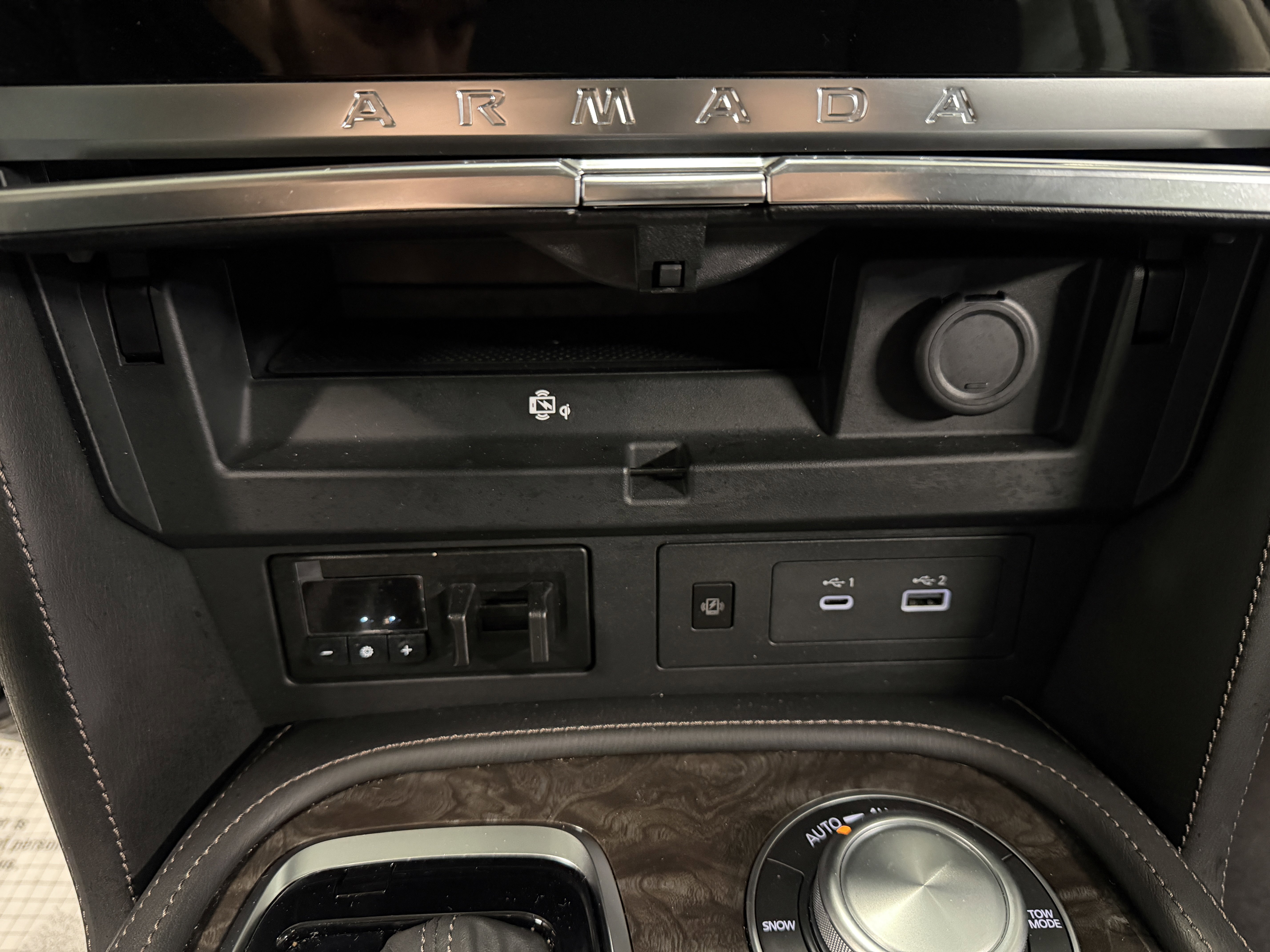 Used 2024 Nissan Armada Platinum w/ Captain's Chairs Package image 17