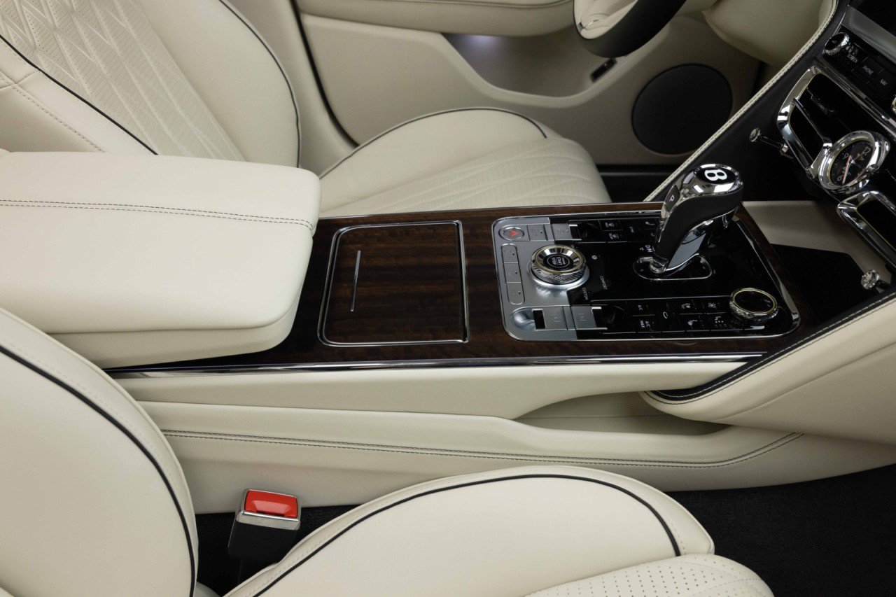 Used 2024 Bentley Flying Spur Azure AWD/4WD image 24