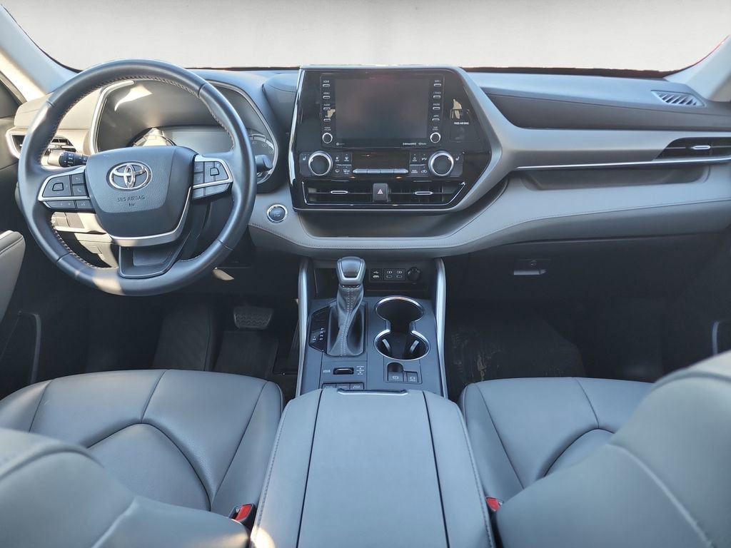 Used 2022 Toyota Highlander XLE image 10