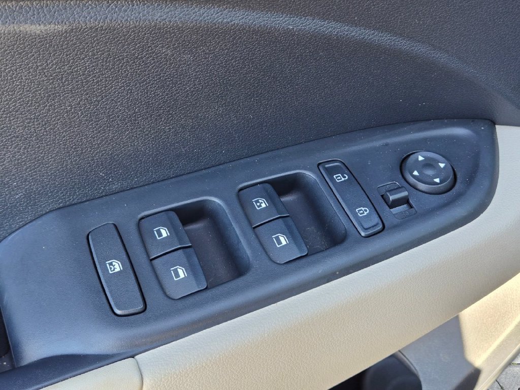 Certified 2024 Hyundai Venue Limited FWD image 14