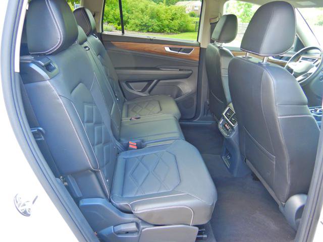 Used 2025 Volkswagen Atlas SE AWD/4WD image 15