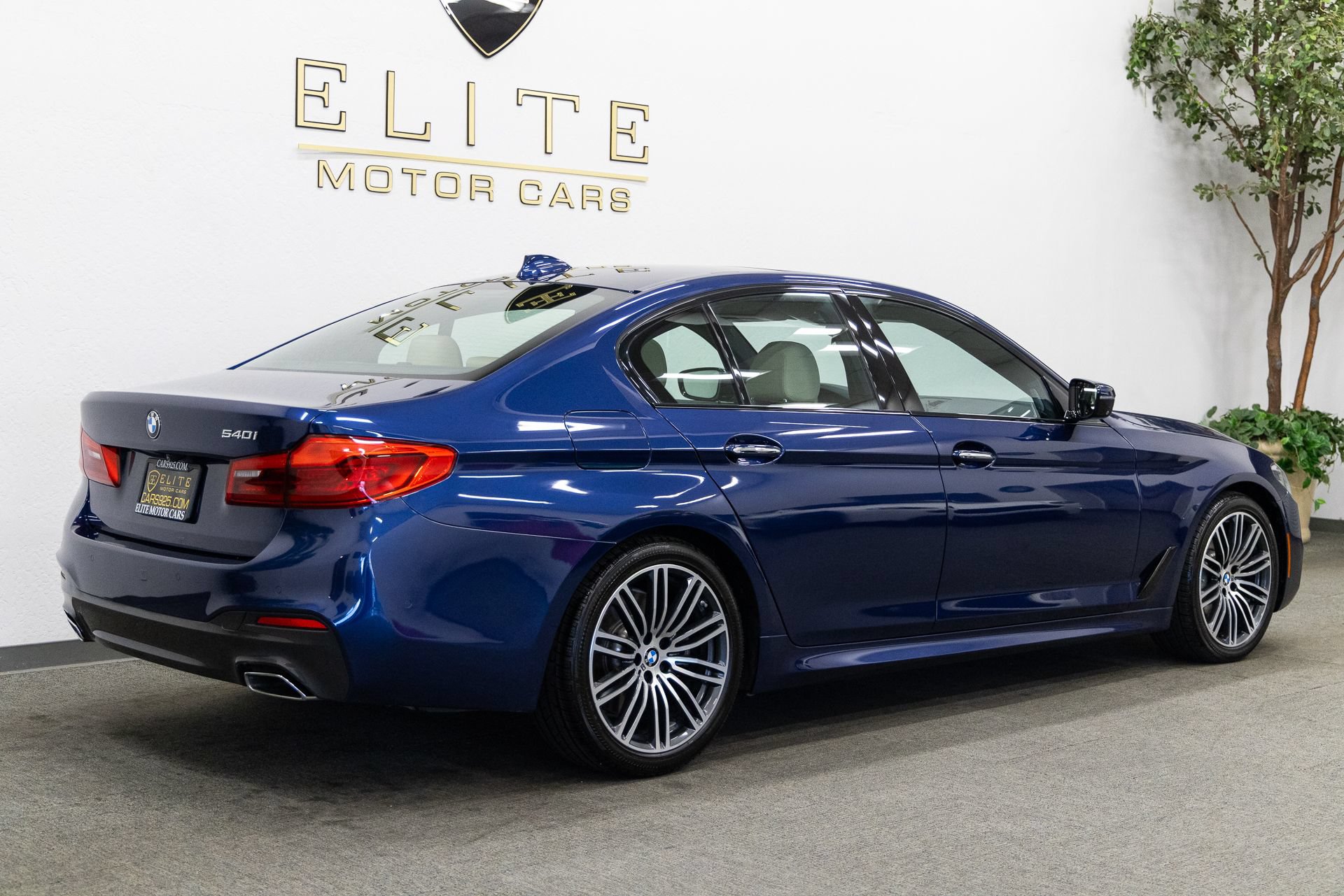 Used 2017 BMW 540i RWD image 11