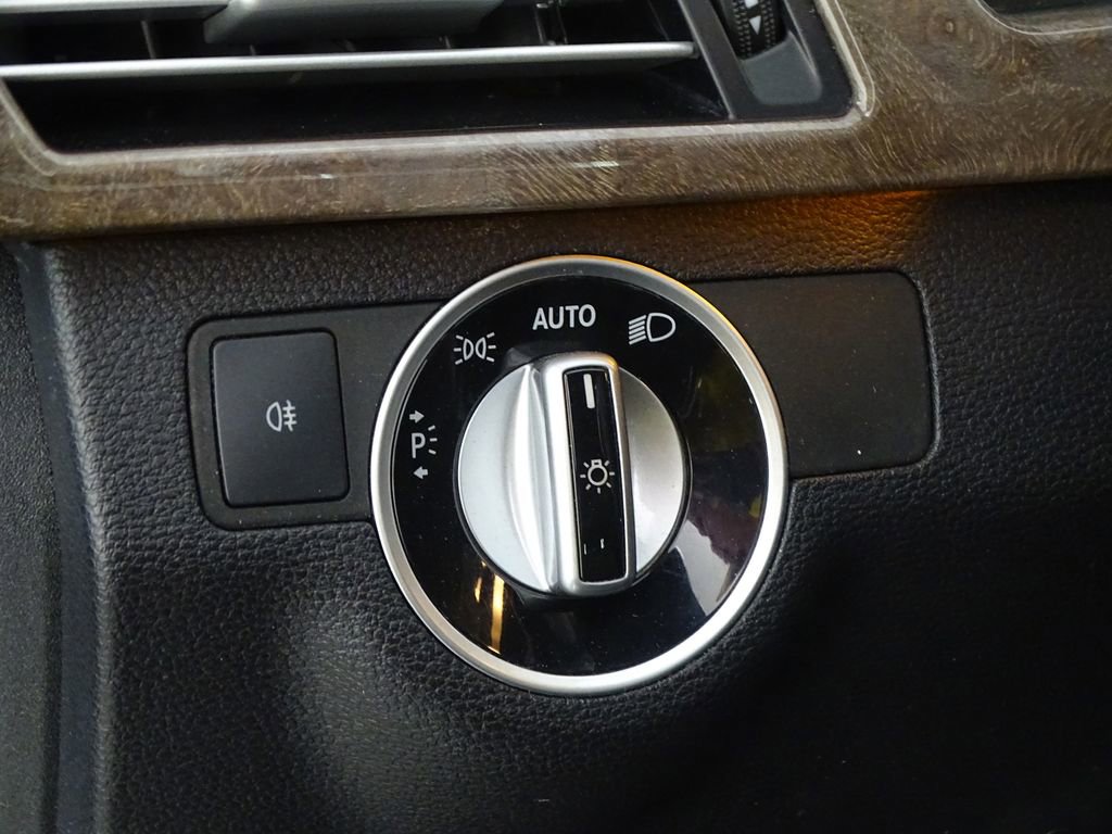 Used 2013 Mercedes-Benz E 350 4MATIC Sedan image 19