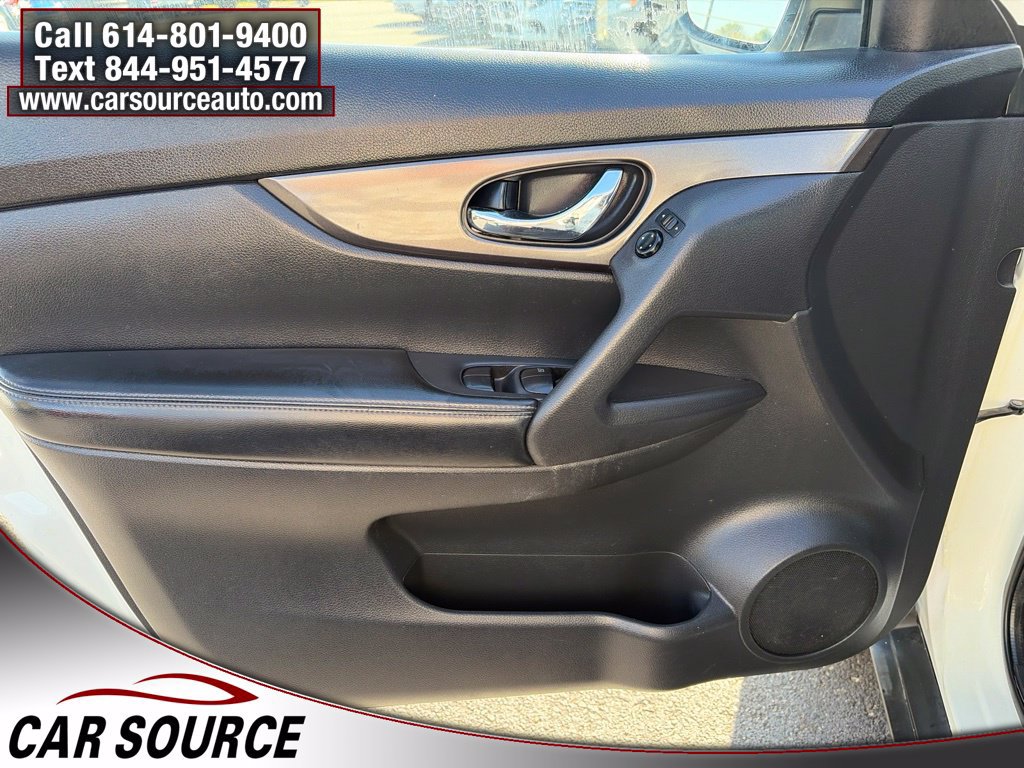 Used 2016 Nissan Rogue SV AWD/4WD image 16