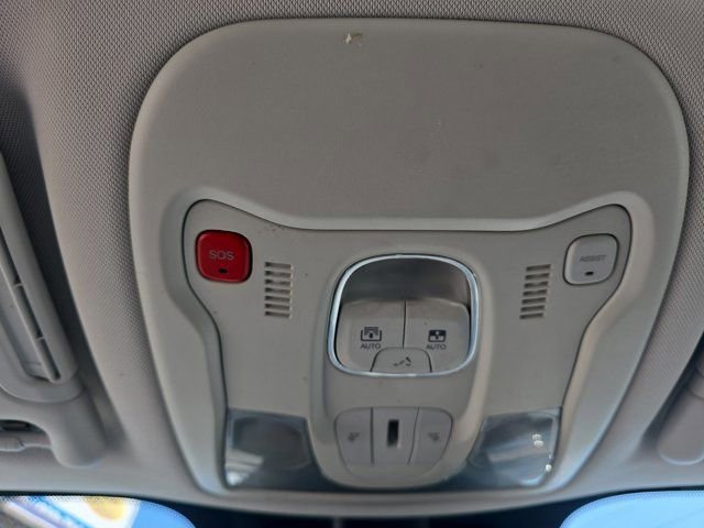 Used 2018 Jeep Renegade Limited w/ UConnect 8.4 Nav Group FWD image 29