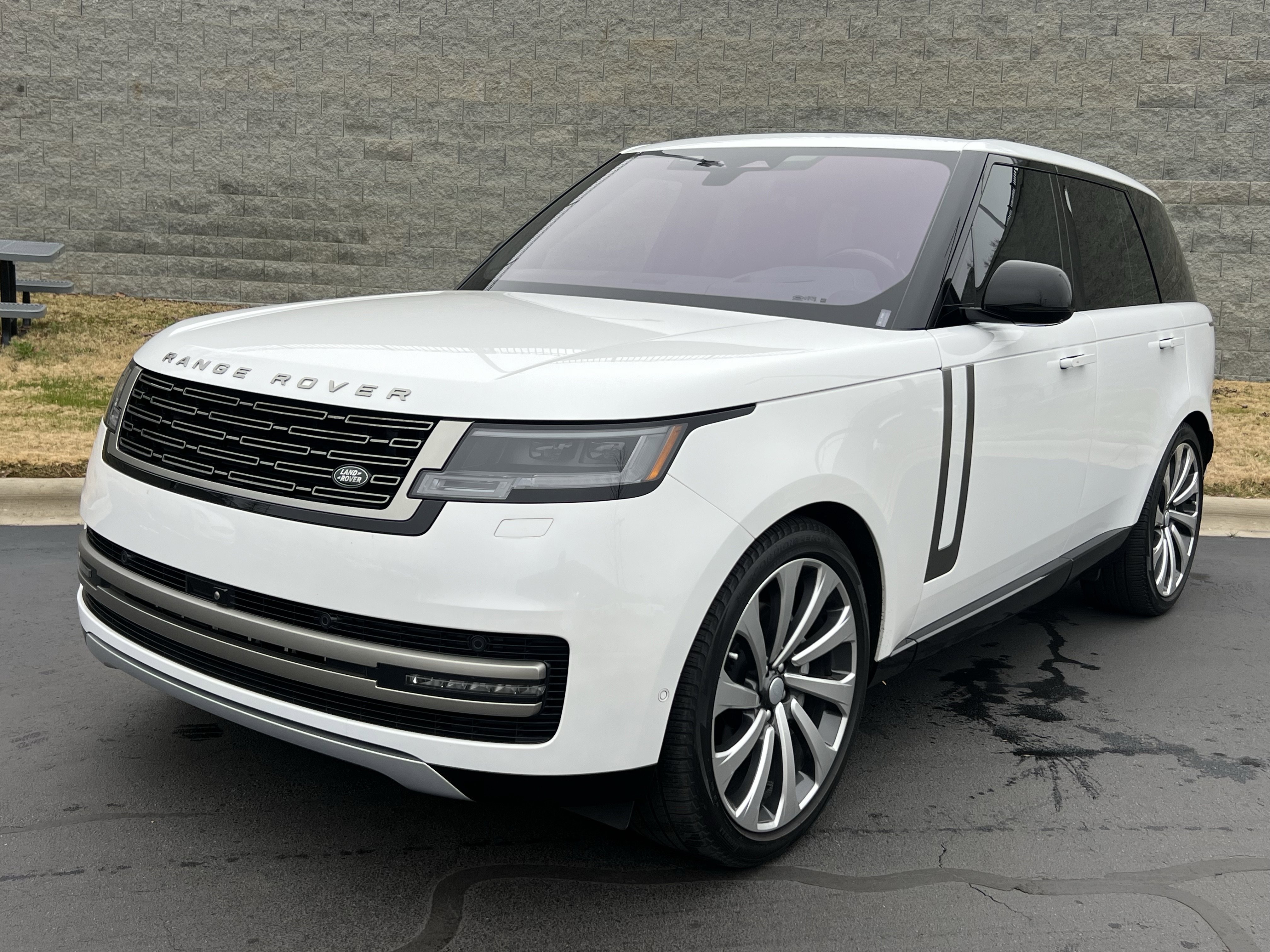 Certified 2023 Land Rover Range Rover SE image 1
