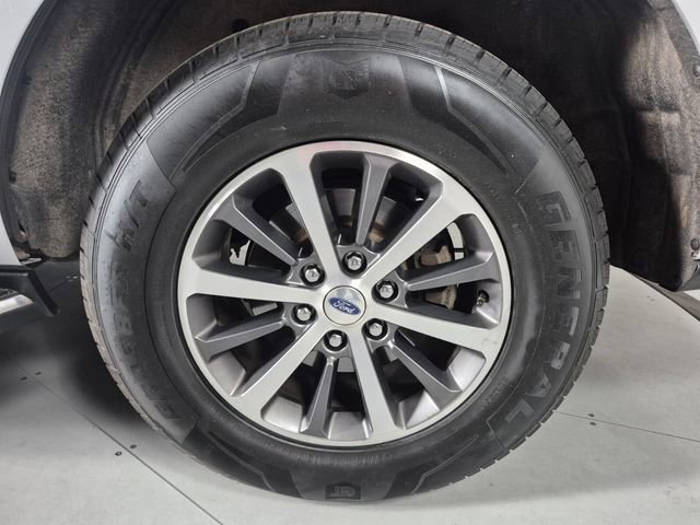 Used 2018 Ford Expedition XLT w/ Equipment Group 202A AWD/4WD image 11