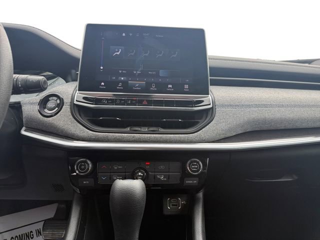 Used 2024 Jeep Compass Sport image 11