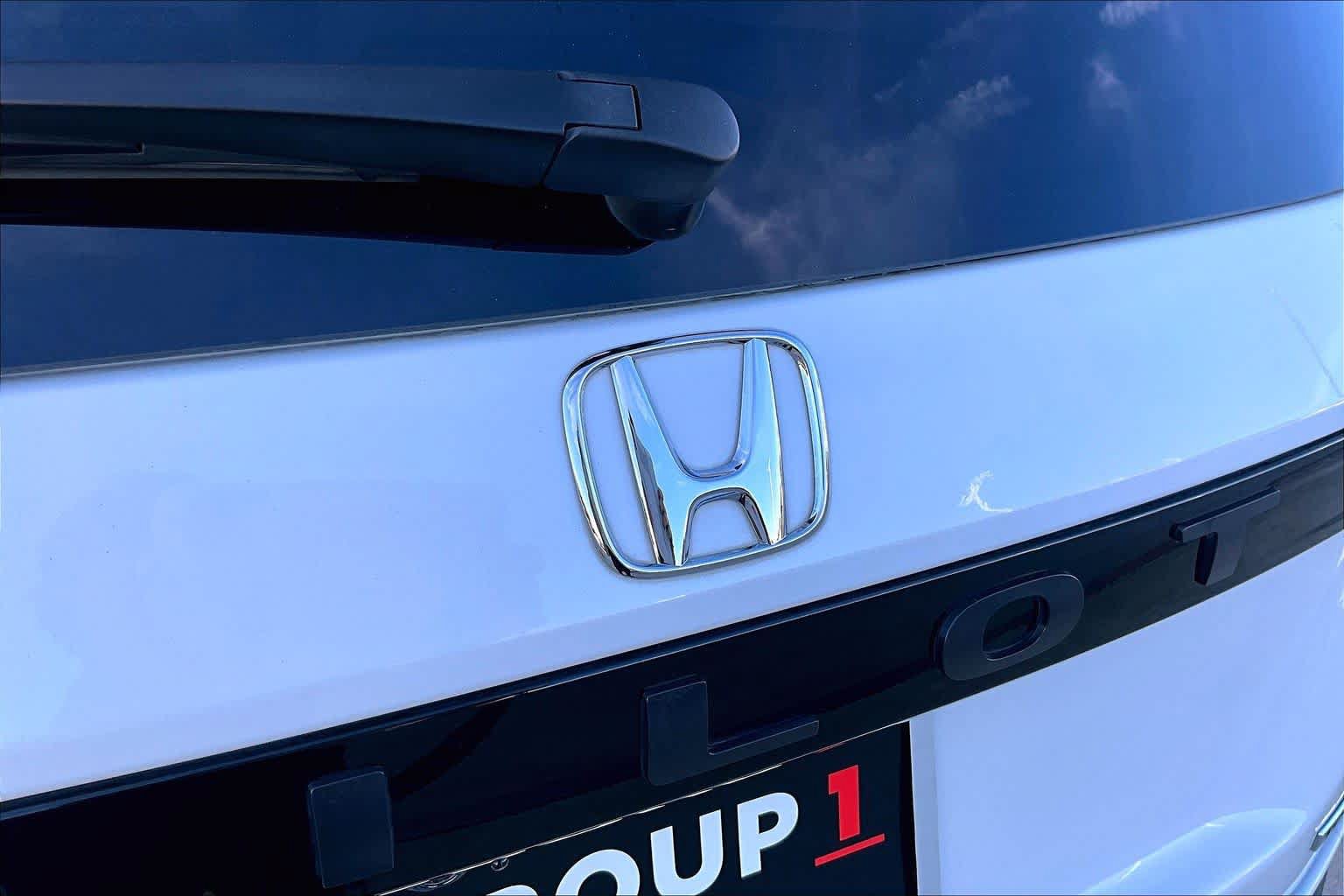 Used 2025 Honda Pilot Touring image 10