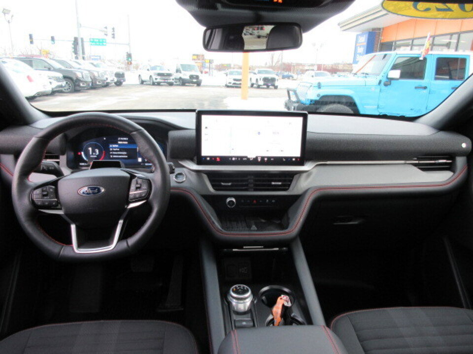 Used 2025 Ford Explorer ST-Line w/ Premium Package image 17