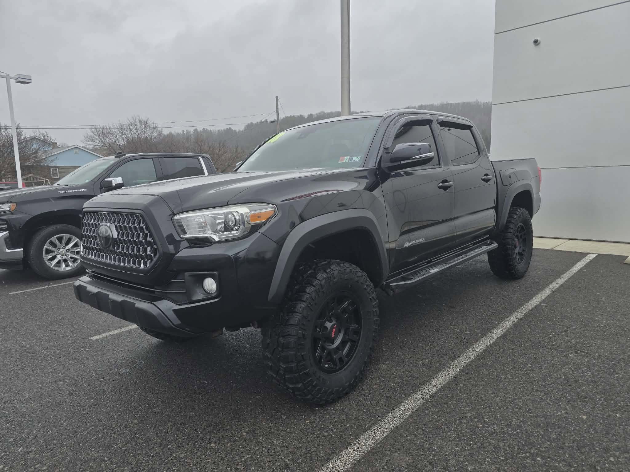 Used 2018 Toyota Tacoma TRD Off-Road image 8