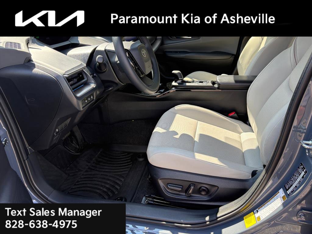 Used 2026 Toyota Prius XLE FWD image 17