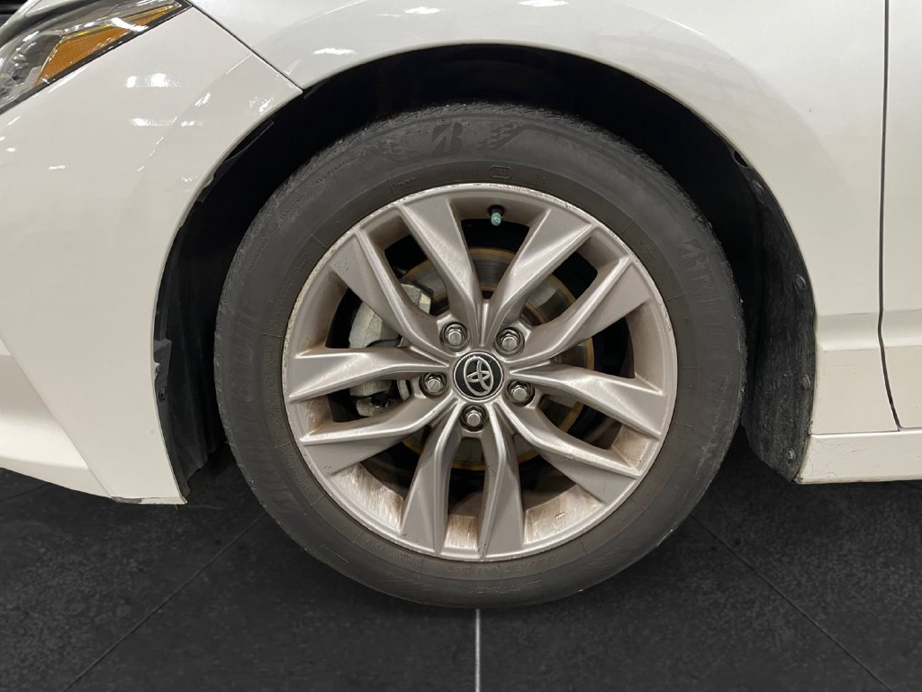 Used 2021 Toyota Avalon XLE w/ Moonroof Package FWD image 14