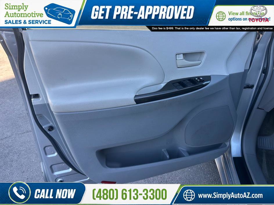 Used 2012 Toyota Sienna LE w/ Towing Pkg FWD image 23