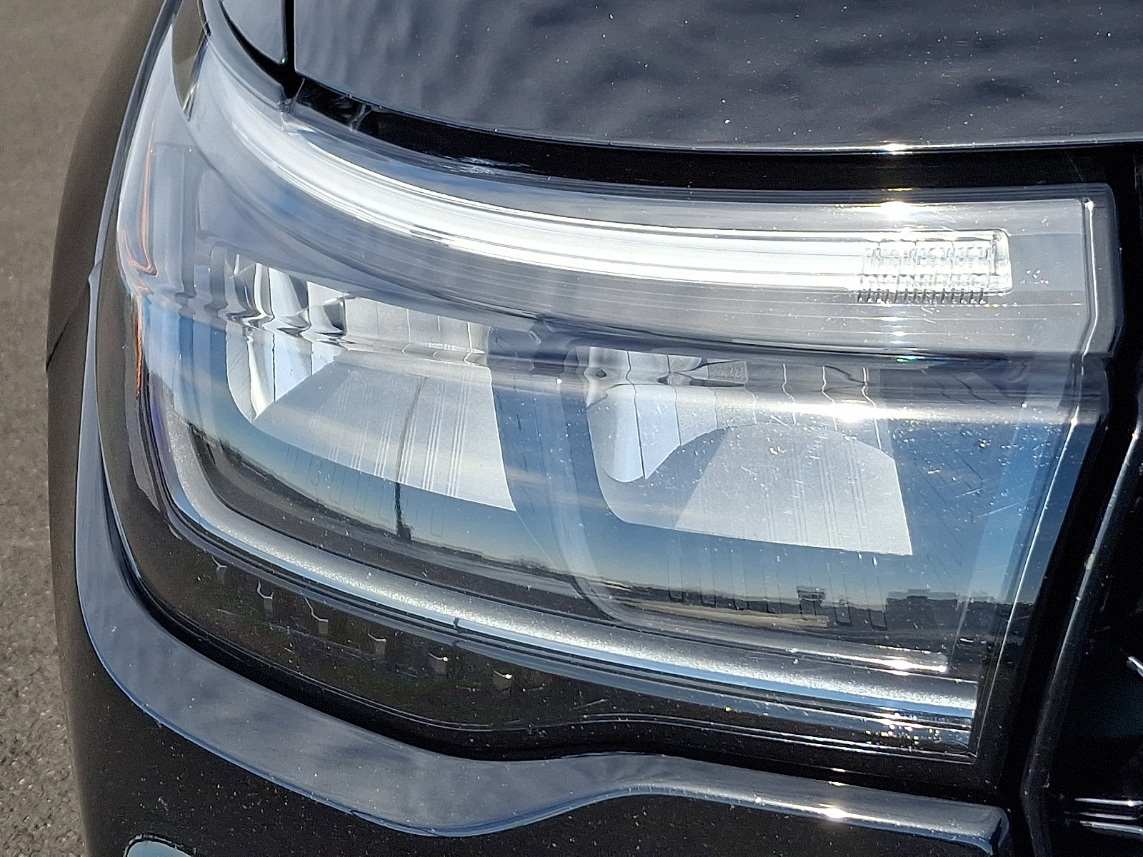 Used 2025 Ford Explorer ST image 9