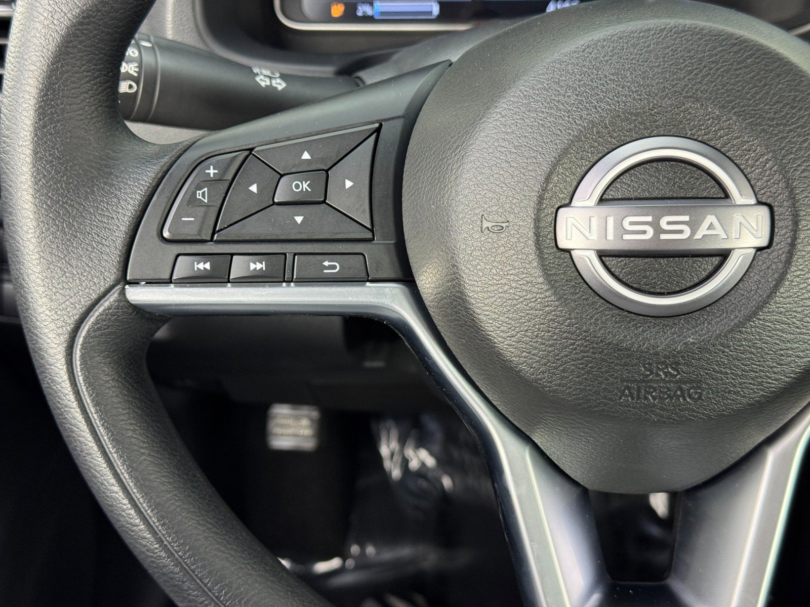 Used 2025 Nissan Leaf S image 19