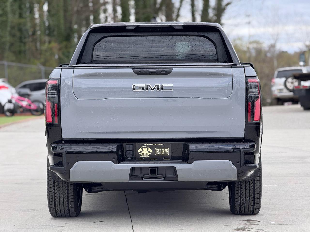 Used 2024 GMC Sierra EV Denali AWD/4WD image 8
