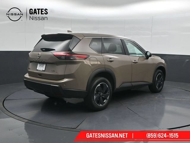 Used 2025 Nissan Rogue SV AWD/4WD image 2