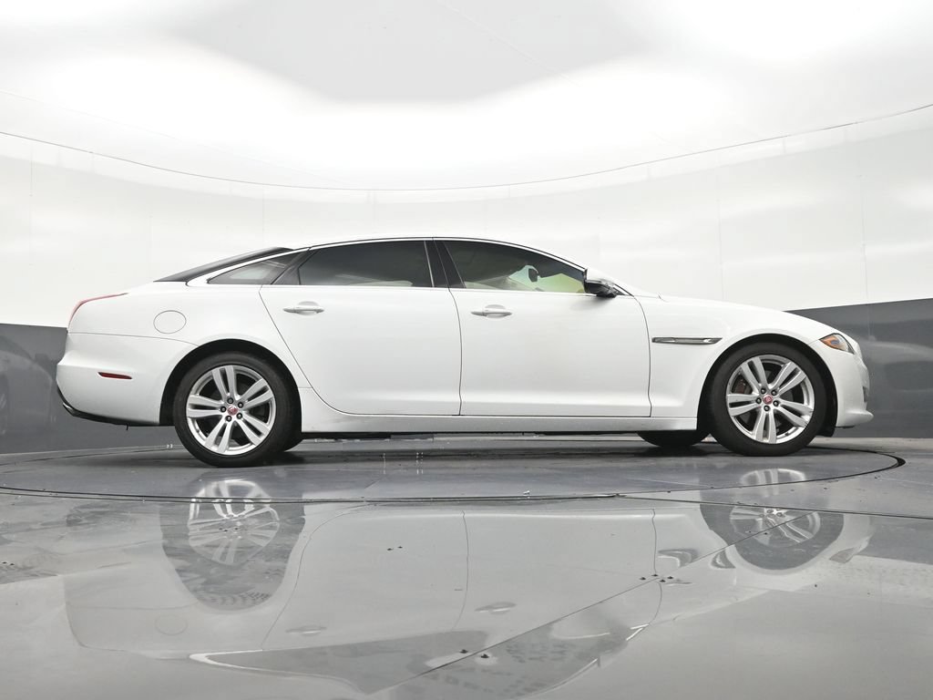 Used 2016 Jaguar XJ L Portfolio RWD image 28