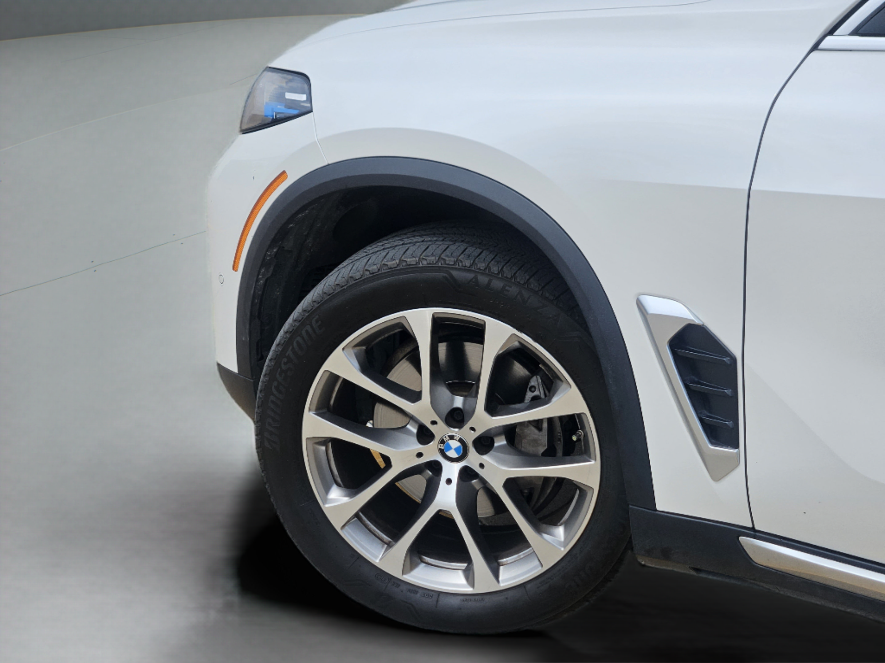Used 2024 BMW X5 sDrive40i w/ Premium Package RWD image 21