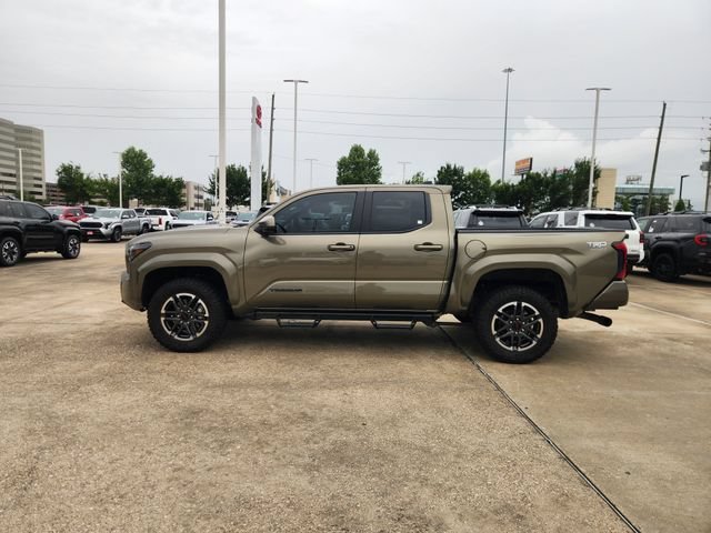 Used 2025 Toyota Tacoma TRD Sport AWD/4WD image 4