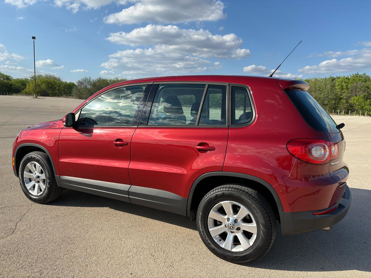 Used 2010 Volkswagen Tiguan S FWD image 50